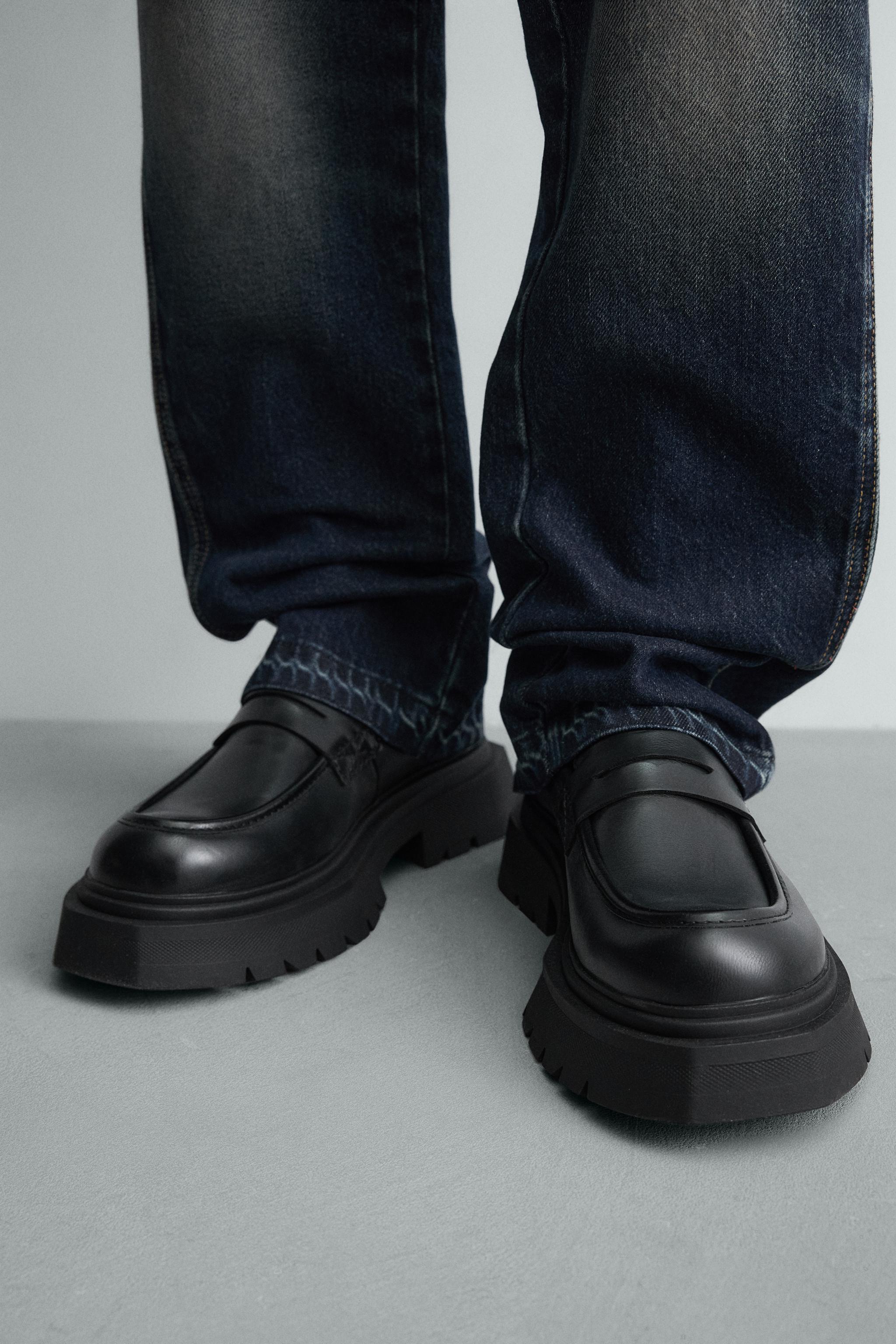 MOCASSINS À SEMELLES ÉPAISSES ET MASQUE